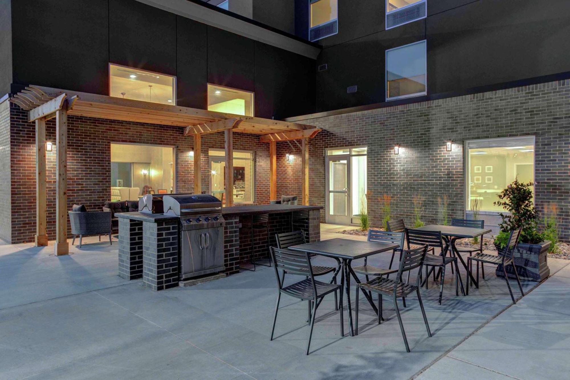 Homewood Suites By Hilton Lansing Eastwood Exterior foto